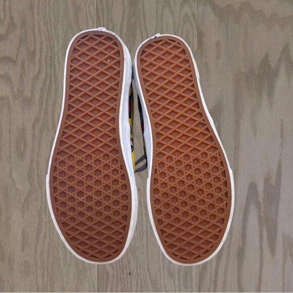 Vans x Peanuts Charlie Brown Snoopy Linus Cartoon Low Top Sneakers Women’s 7 - Picture 2 of 10